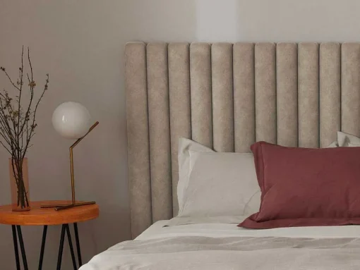 Kofferbed En Hoofdeinde Met Verticale Stiksels - 180 X 200 Cm - Stof - Beige - Sarah
