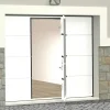 Sectionale Garagedeur Met Glad Effect En Centrale Witte Loopdeur Met Motor - Lavega