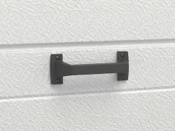 Sectionale Garagedeur Met Glad Effect Met Centrale Witte Loopdeur En Somfy Motor - Lavega