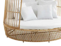 Tuinbed Met Baldakijn Van Gevlochten Hars - Licht Naturel Met Wit Kussen - Cervaro Van Mylia
