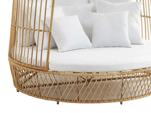 Tuinbed Met Baldakijn Van Gevlochten Hars - Licht Naturel Met Wit Kussen - Cervaro Van Mylia